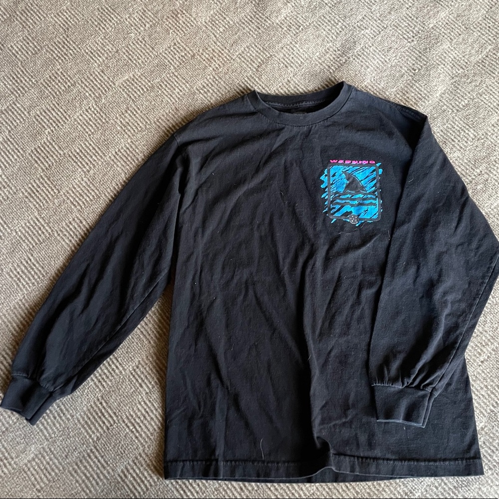 Maui and sons Medium long sleeve shark tshirt